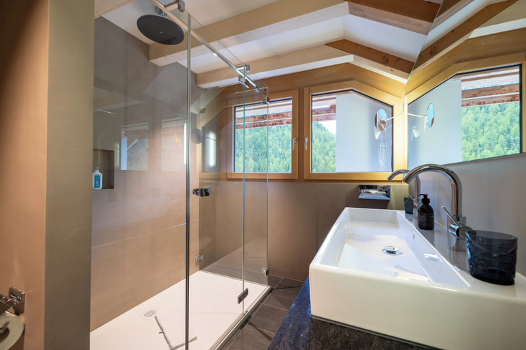 Bathroom 3, Albris, Maloja