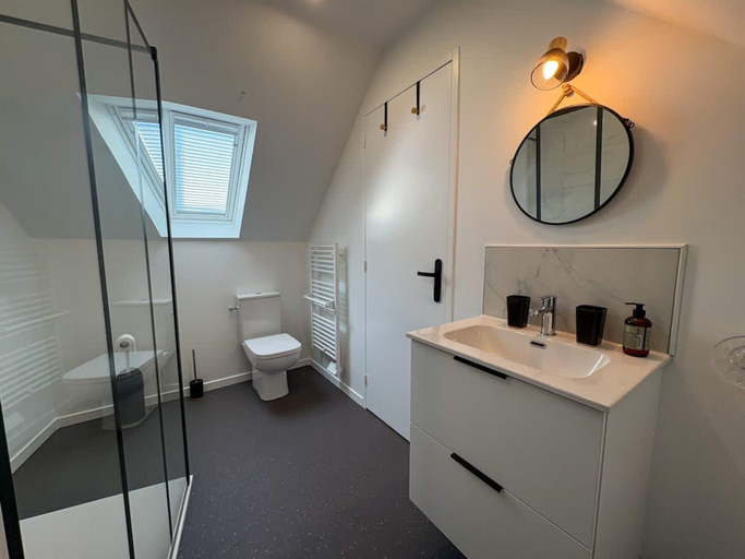 Bathroom 3, Renovated Coastal Stone House in Lanildut, Finistère
