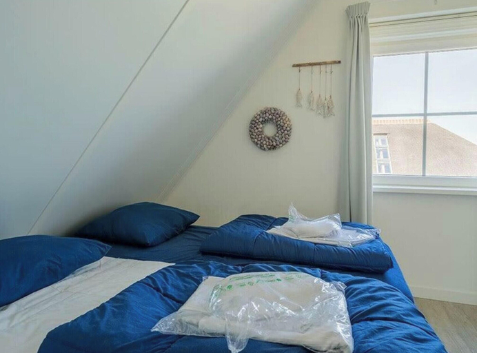 Room 4, Holiday Home in Uitdam With Balcony and Wi-fi, Waterland