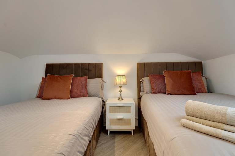Bedroom 2, High Street, Southampton