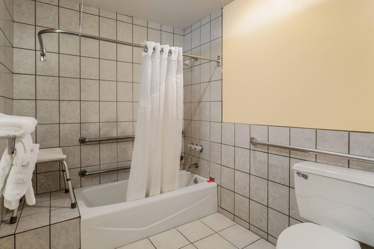 Bathroom 3, Econo Lodge Gallup West, McKinley