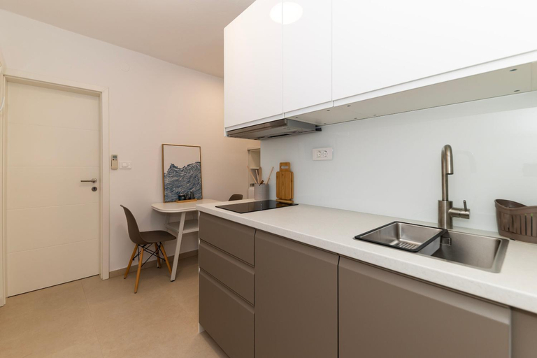 Others 5, Apartments Marica, Tisno