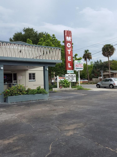Exterior & Views 2, Three Oaks Motel, Brevard
