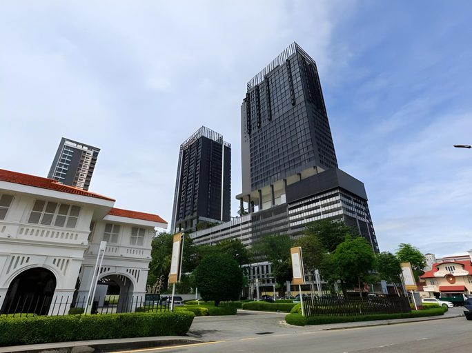 Exterior & Views