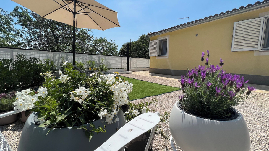 Courtyard 3, House Roca With Jacuzzi, Vodice