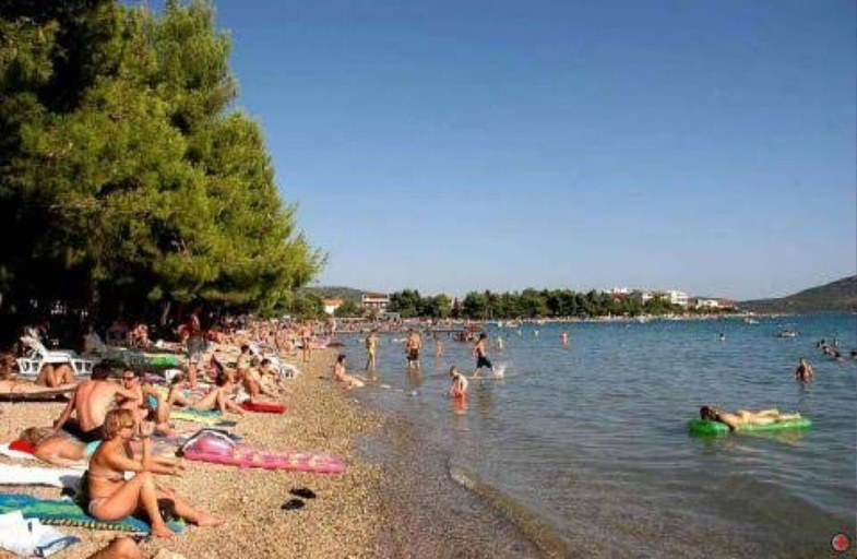 Beach 4, Apartment Denis, Pirovac