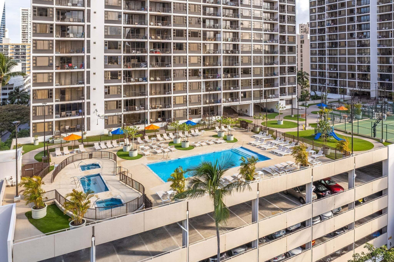 Exterior & Views 2, Spacious 14th Floor Corner Suite, Partial Diamond Head and Ocean Views, FREE Parking!, Honolulu