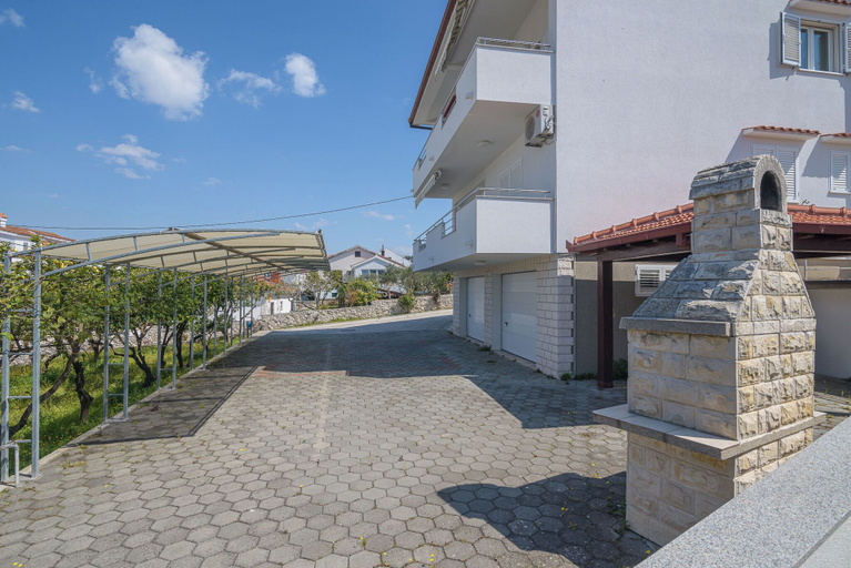 Others 3, Apartments Ivan, Okrug