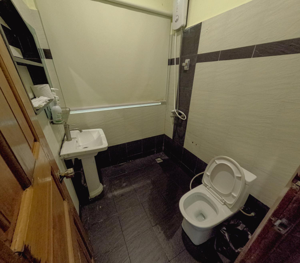 Bathroom 4, Sok Heng Guesthouse, Sihanoukville