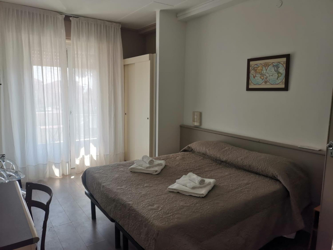 Others 5, Hotel Europa, Imperia