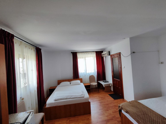 Bedroom 2, Casa Maxim, Sulina