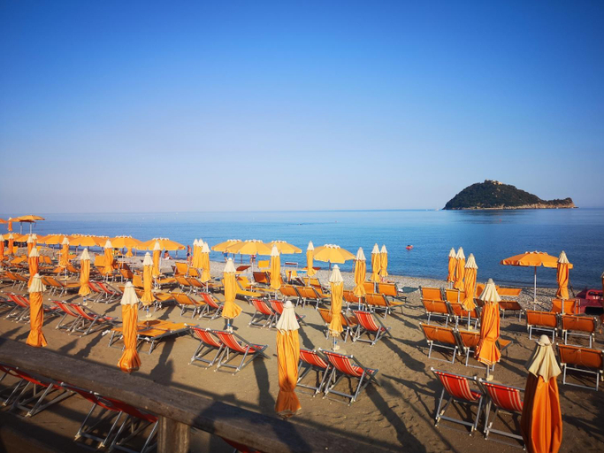 Others 5, Hotel Stazione del Sole, Savona