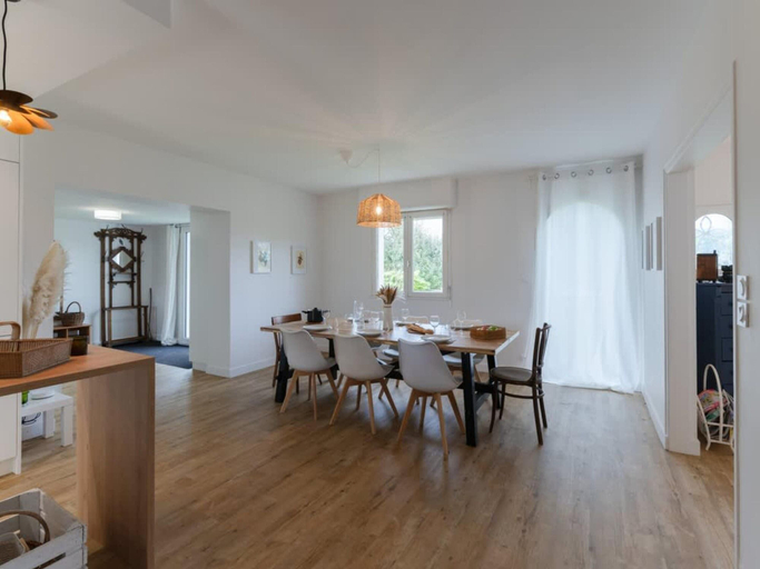 Dining 5, House by Plage de Melon With Garden Retreat, Finistère