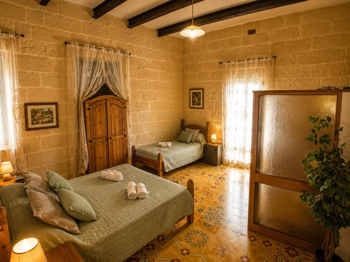 Bedroom 2, Ta Speranza Farmhouse B&B
