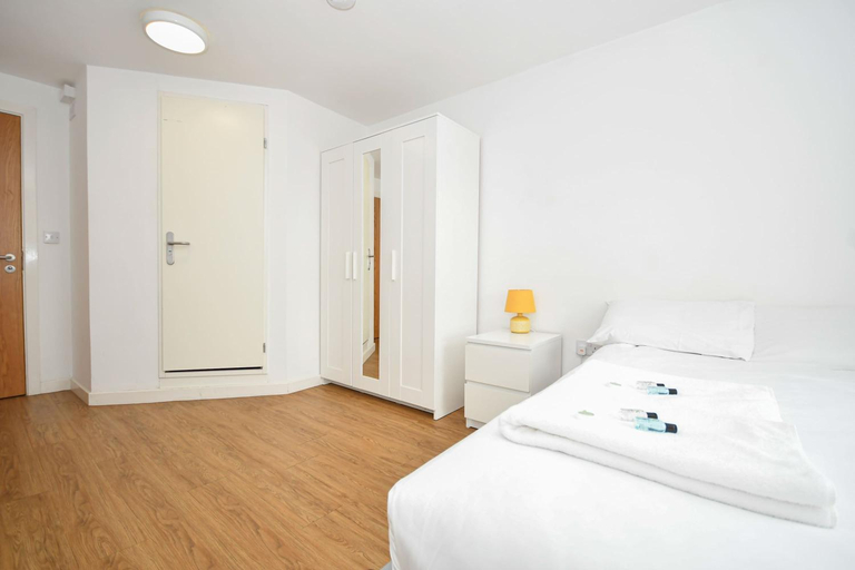 Bedroom 3, Cosy Budget En-suites Liverpool - Kitchen Additional Cost, Sefton