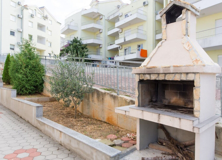 BBQ/picnic area 4, Apartment Slavica, Okrug