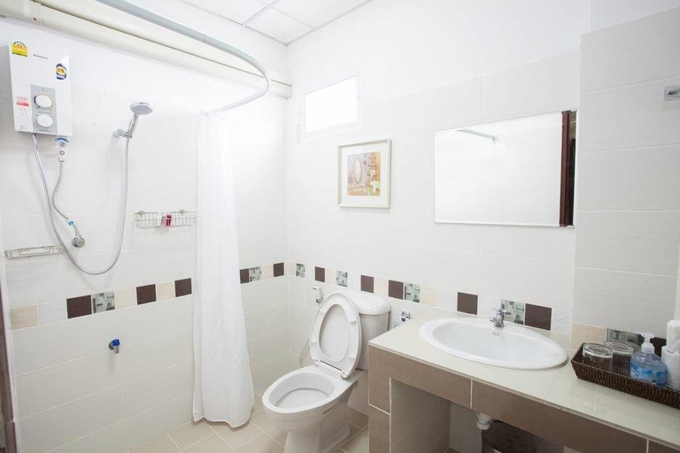 Bathroom, Orawan Suites Chiangmai, San Sai