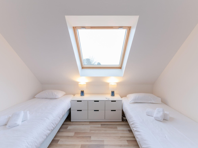 Room 2, New House With Pool Near Beach, Finistère