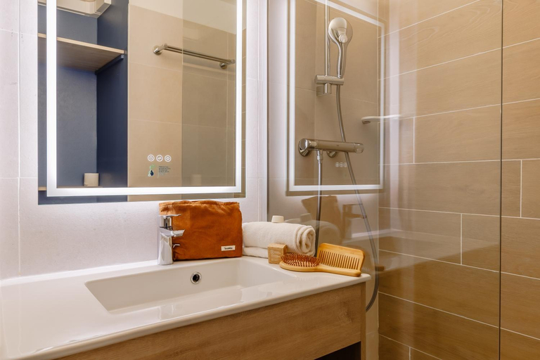 Bathroom 3, Residence Pierre & Vacances La Baie des Sables, Vendée