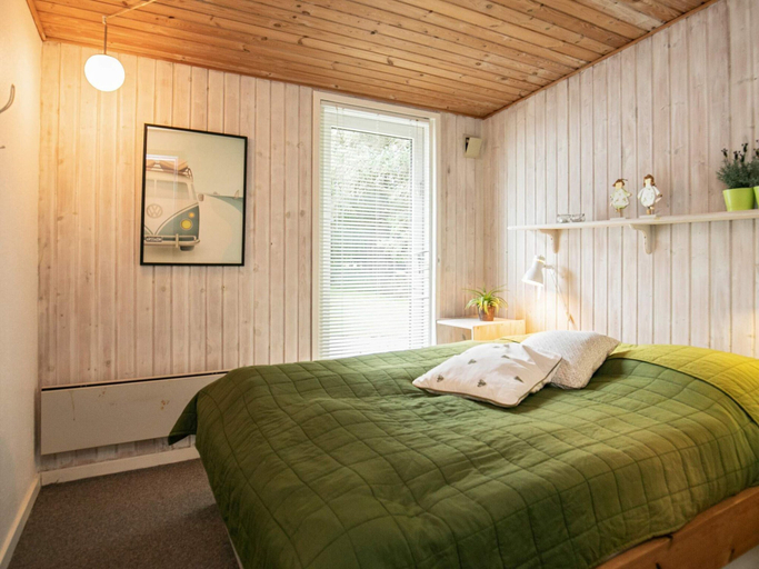Bedroom 2, 6 Person Holiday Home in Blavand, Varde