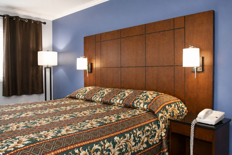 Room 4, Siler City Motor Lodge, Chatham