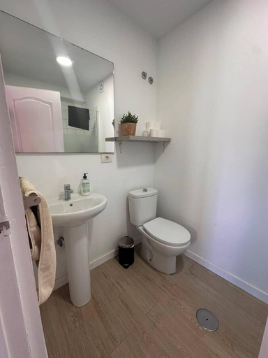 Bathroom 4, Puerto Nest Hostel, Santa Cruz de Tenerife