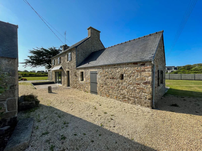 Exterior 3, Pretty Stone Cottage Near Beach, Finistère