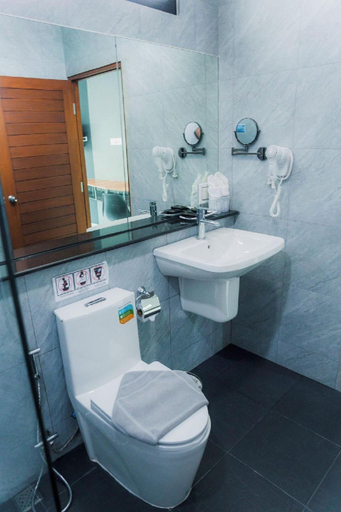Bathroom 5, Asura, Ko Lanta
