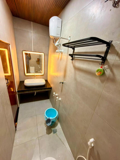 Bathroom 4, David Residency - Just 4 km away from Meenakshi Amman Temple, Madurai