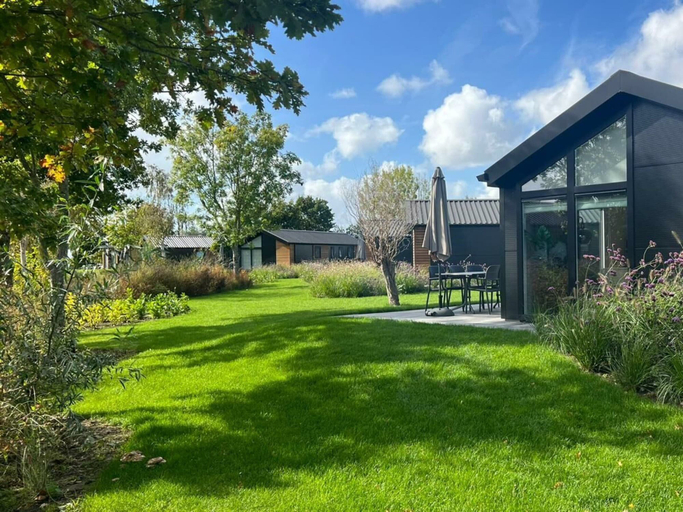 Outdoor dining 5, Holiday Home in Warmond With Terrace, Warmond
