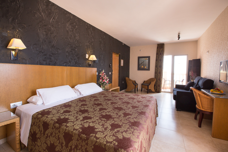 Bedroom 3, Alba Seleqtta Hotel Spa Resort, Girona