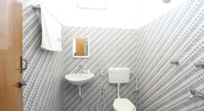 Bathroom 4, Hotel Wilson - Velankanni, Nagappattinam