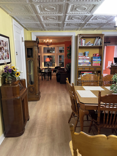 Food & Drinks 5, Buffalo Guesthouse, Erie