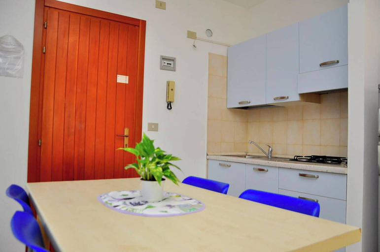 Interior 5, Bright and Functional Flat With Side sea View, Venezia