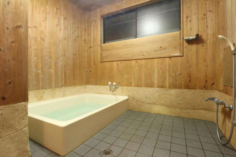 Bathroom, Tanegashima Minshuku Yuyu, Minamitane