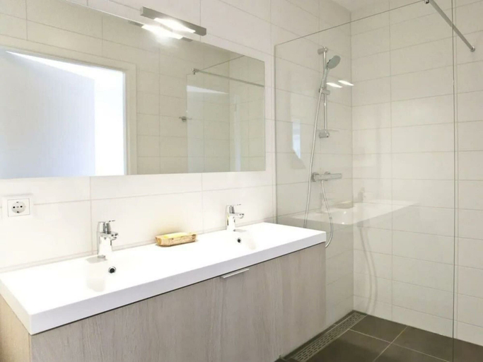 Bathroom 5, Groepsaccommodatie 20 Otterlo, Ede