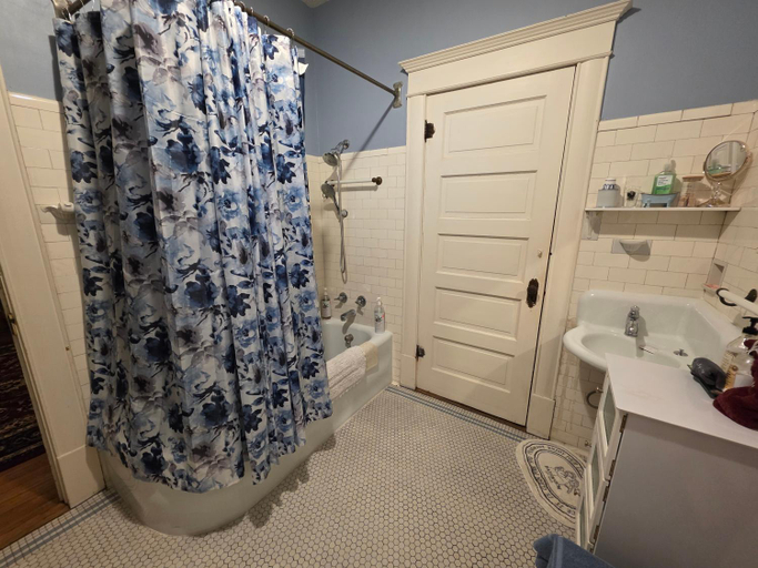 Bathroom, Delano Bed and Breakfast, Sedgwick
