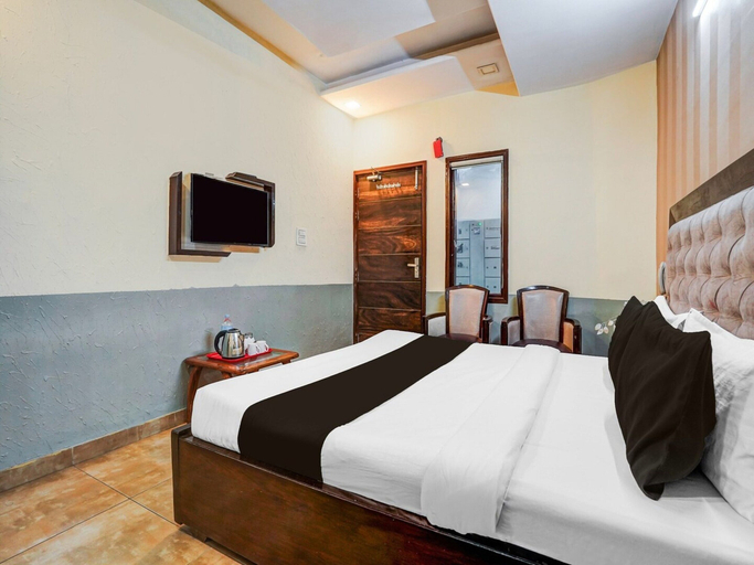Room 3, Deluxe Collection O by OYO Zirakpur, Sahibzada Ajit Singh Nagar