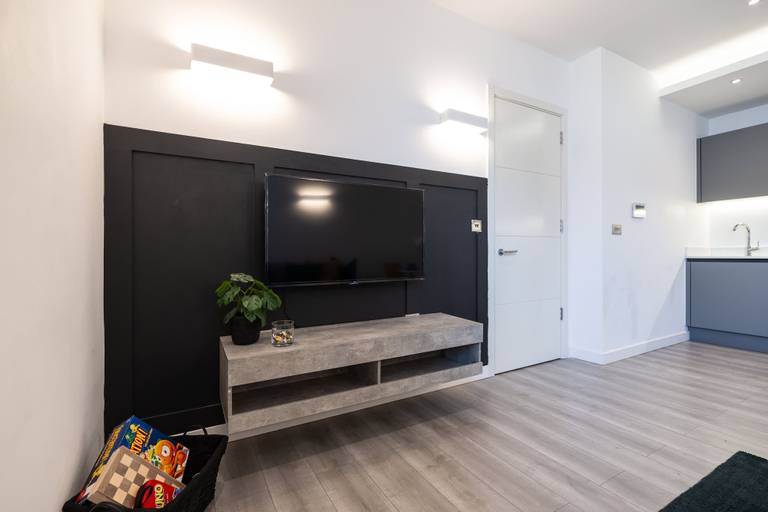 Room 2, Linford Luxe Quiet 1-bed Retreat in Milton Keynes, Milton Keynes