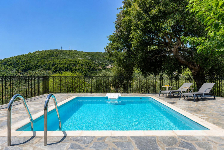 Facilities 5, Oak Tree Cottage, Thessaly