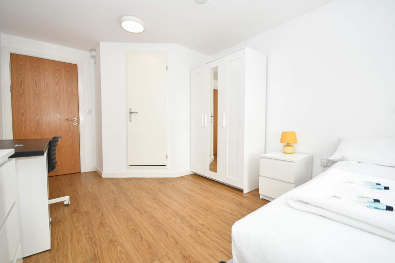 Bedroom 4, Cosy Budget En-suites Liverpool - Kitchen Additional Cost, Sefton