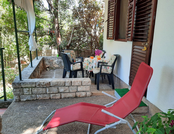 Terrace/patio 4, Apartments Mala Kuca Kraj Mora, Šibenik