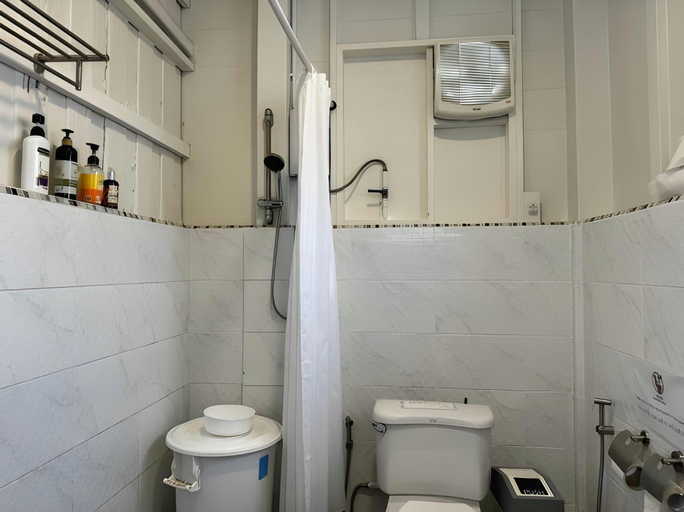 Bathroom 3, Many Trees, Sathorn