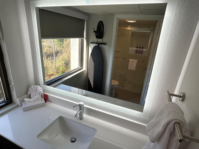 Bathroom 5, SureStay Studio by Best Western Rowland, Robeson