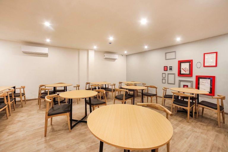 Dining 2, Super Townhouse Sector 46 Gurgaon, Gurgaon