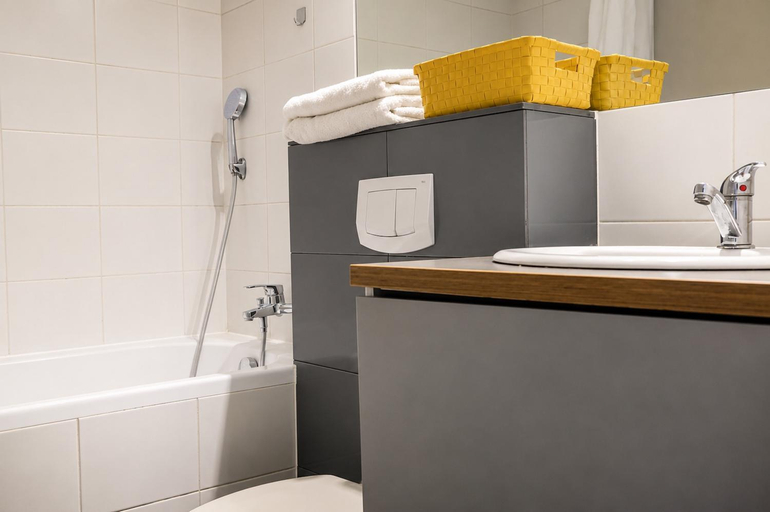 Bathroom 2, Victus Apartamenty, Kamienica Grottgera by Noclegi Renters, Sopot