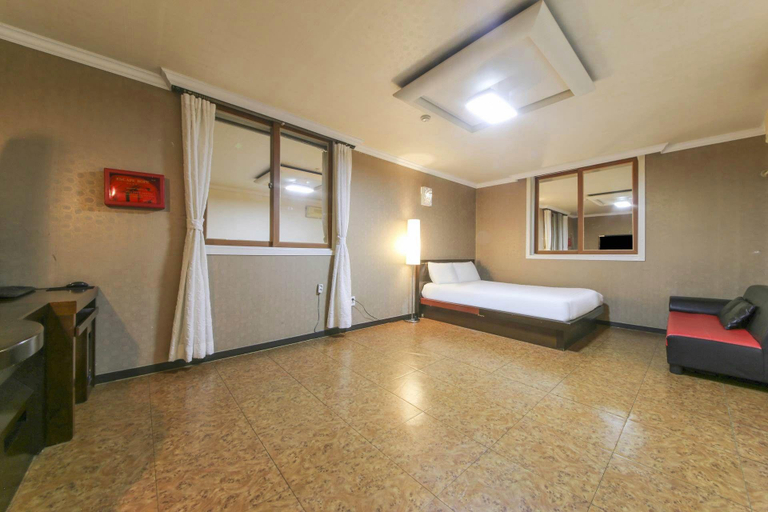 Bedroom 4, Gwangju Noblesse Business, Buk