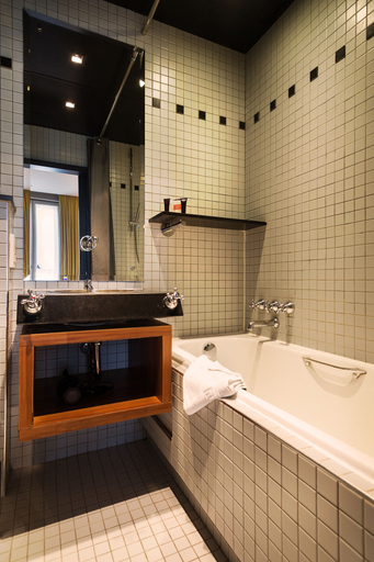 Bathroom 3, Hôtel Châteaudun Opéra, Paris