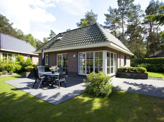 Outdoor dining, Villa in Beekbergen With Terrace, Apeldoorn