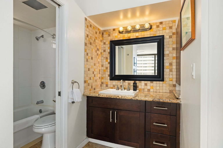 Bathroom 4, Spacious 14th Floor Corner Suite, Partial Diamond Head and Ocean Views, FREE Parking!, Honolulu